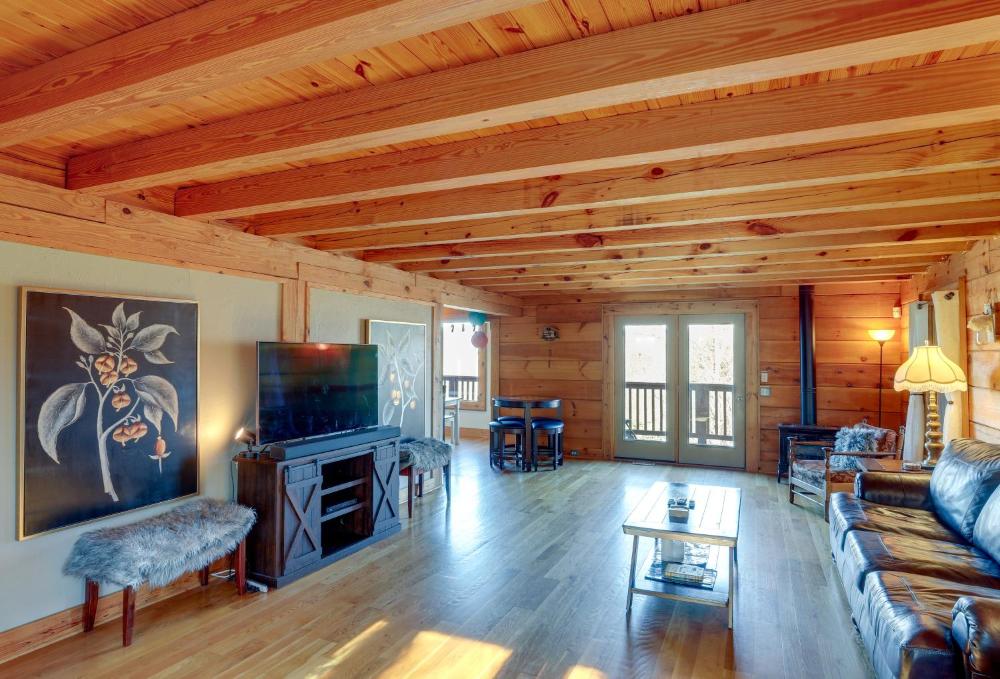 Hot Tub and Game Room Powderhorn Mountain Cabin